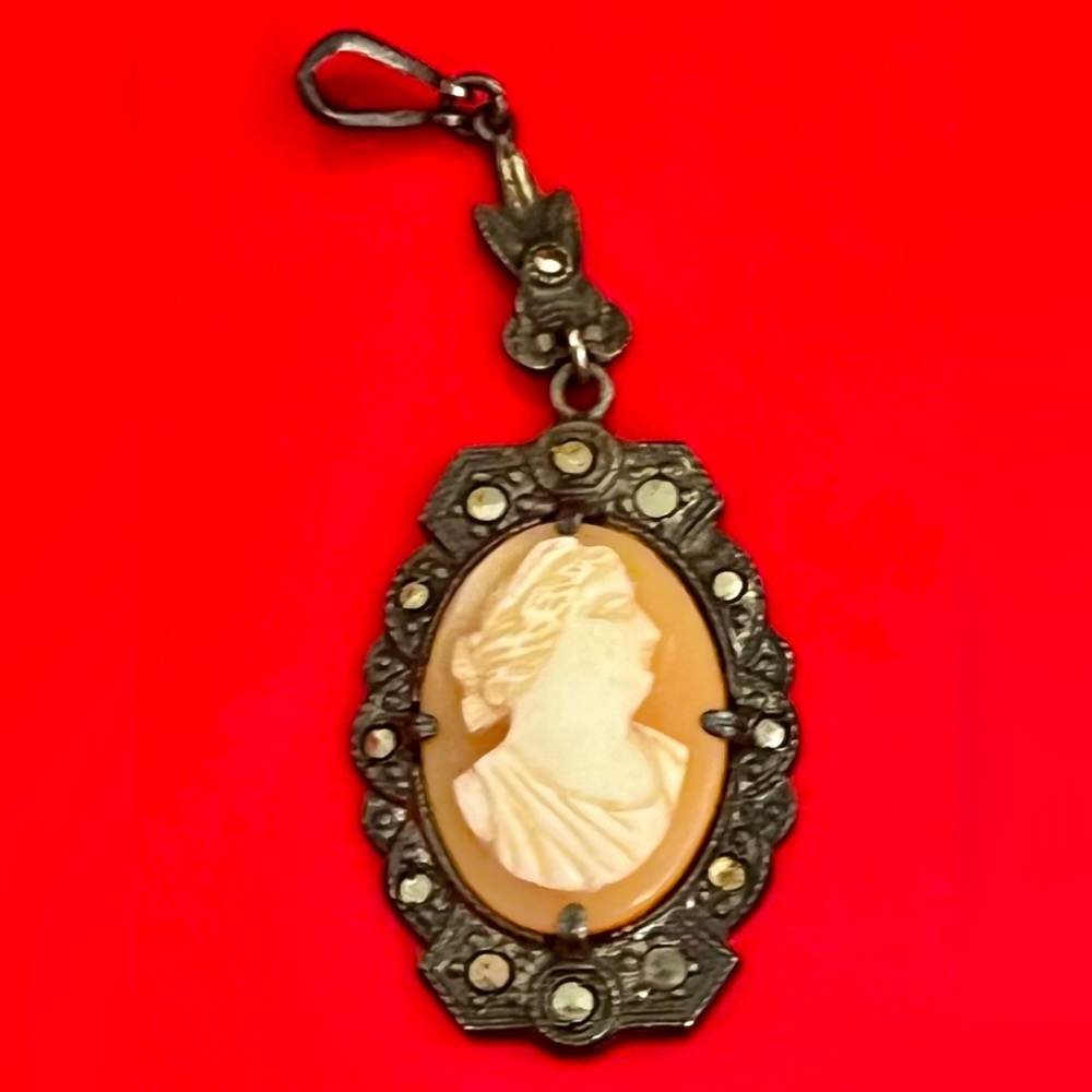 Vintage Hand Carved Cameo Pendant